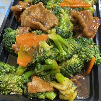 Mom Wong Kitchen - Beef broccoli was good - Chinese Near Me - Camarillo, California