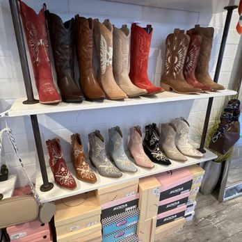Shoes On Del Mar - Shoe Stores Near Me - San Clemente, California