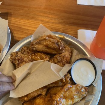 Hooters - Traditional wings general tso's and chipotle honey - Chicken Wings Near Me - Selma, Texas