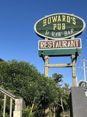 Howard's Pub by null