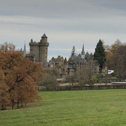 Löwenburg nach erfolgter Sanierung im Herbst 2022, ohne Kräne und Gerüste
