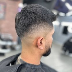 Mi Familia Barbershop - Mid drop skin fade