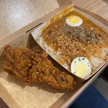 Jollibee - a box of fried chicken and rice - Fast Food Near Me - Surrey, British Columbia