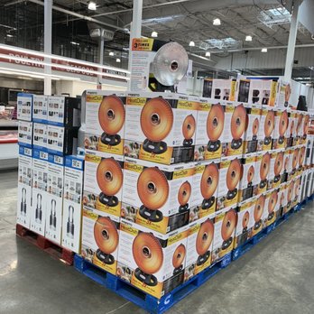 Costco Wholesale - Wholesale Stores Near Me - Avon, Massachusetts
