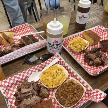 Uncle Tony's Backyard Bbq - Chopped brisket, cornbread, baked beans and Mac and cheese, Arnold palmer & Lemonade - Barbeque Near Me - Orlando, Florida Uncle Tony's Backyard Bbq - Chopped brisket, cornbread, baked beans and Mac and cheese, Arnold palmer & Lemonade - Barbeque Near Me - Orlando, Florida