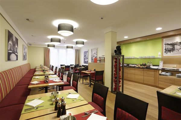 Hotel Bahnhof by null