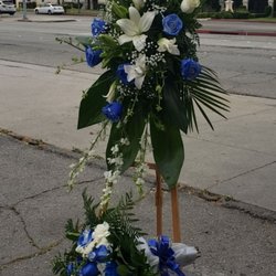 Candi’s Flowers - Smal blue and white standing spray.