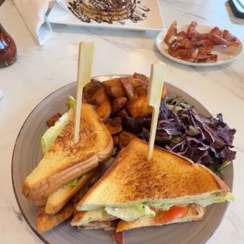 Ravine Cafe - Chicken Sandwich, potatoes, and side salad. Friend gotten death by chocolate - Breakfast & Brunch Near Me - Vaughan, Ontario Ravine Cafe - Chicken Sandwich, potatoes, and side salad. Friend gotten death by chocolate - Breakfast & Brunch Near Me - Vaughan, Ontario