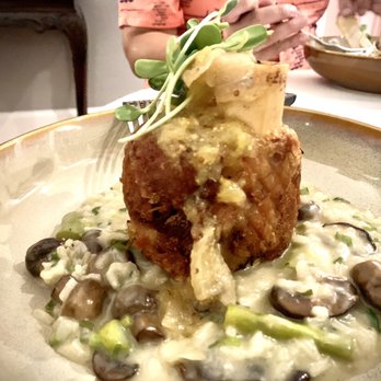 Cafe Marquesa - Crispy pork Osso-Bucco with mushrooms and asparagus - New American Near Me - Key West, Florida Cafe Marquesa - Crispy pork Osso-Bucco with mushrooms and asparagus - New American Near Me - Key West, Florida