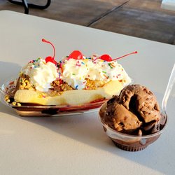 Silver Scoops Cafe & Creamery - Banana Split, Big Muddy