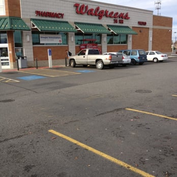 Walgreens - cars parked in front of the store - Drugstores Near Me - Kennewick, Washington Walgreens - cars parked in front of the store - Drugstores Near Me - Kennewick, Washington