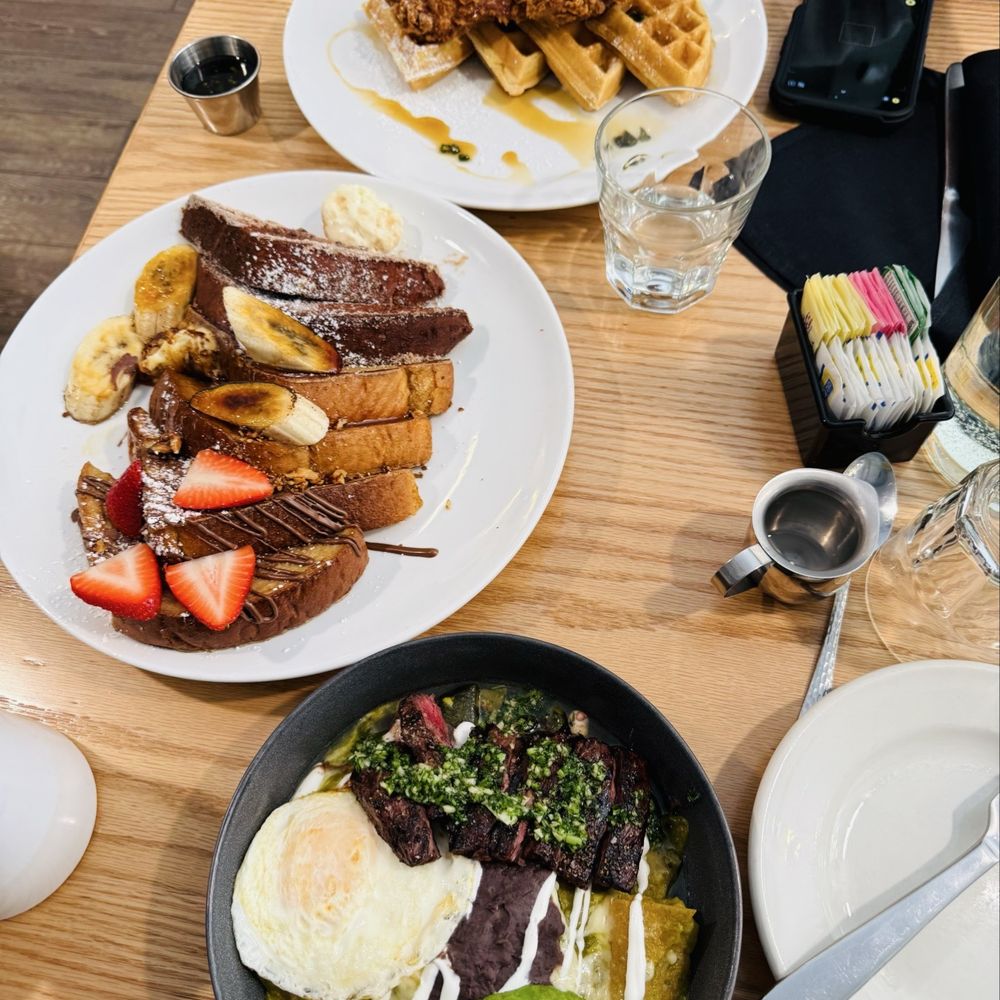 Un Amor - Steak Chilaquiles , French Toast Flight, Chicken & Waffle - Breakfast & Brunch Near Me - Chicago, Illinois Un Amor - Steak Chilaquiles , French Toast Flight, Chicken & Waffle - Breakfast & Brunch Near Me - Chicago, Illinois