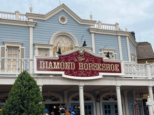 The Diamond Horseshoe by null