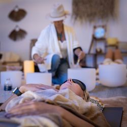 SHIFT WELLNESS CLUB - sound healing and breathwork session