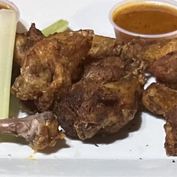 Lupi's - Buffalo wings with bbq and spicy sauce - Mexican Near Me - Carolina, Puerto Rico