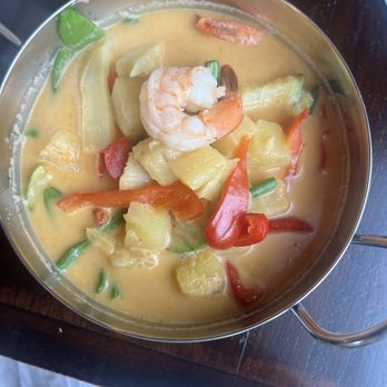 PhuThai 611 - Red curry made with coconut milk, pineapple, and shrimp - Thai Near Me - Bartonsville, Pennsylvania