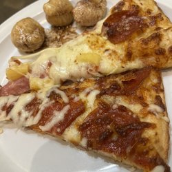 Hopper’s Pizza Buffet - Pizza and cinnamon dessert.