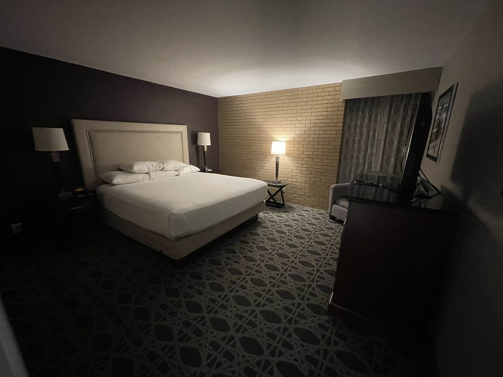 DRURY INN & SUITES LOUISVILLE EAST Updated October 2024 76 Photos