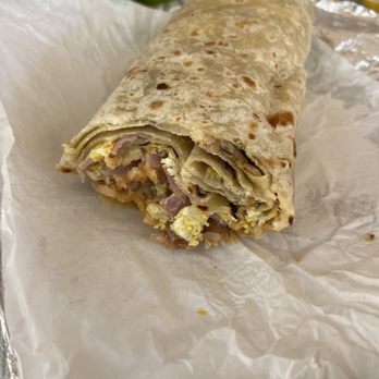 El Realito De Oro - Burrito de desayuno de jamón (breakfast burrito with ham) - Mexican Near Me - Madera, California