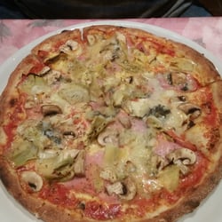 Pizzeria Da Renato - Pizza mit Champignons, Schinken und Gorgonzola