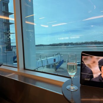 Delta Sky Club - View of runway from main lounge area - Airport Lounges Near Me - Saint Paul, Minnesota Delta Sky Club - View of runway from main lounge area - Airport Lounges Near Me - Saint Paul, Minnesota