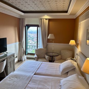 Hotel Alhambra Palace - Bedroom - Hotels Near Me - Granada, GR