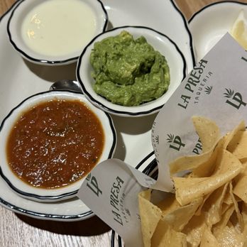 La Presa Taqueria - Queso, guacamole and red salsa...all highly recommended! - Tex-Mex Near Me - Jackson, Mississippi La Presa Taqueria - Queso, guacamole and red salsa...all highly recommended! - Tex-Mex Near Me - Jackson, Mississippi