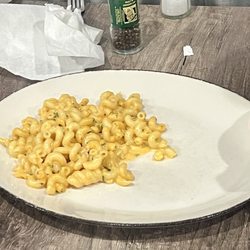 The Bears Den Steakhouse - Kids Mac and Cheese
