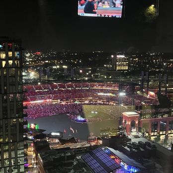 360 Rooftop Bar - Lounges Near Me - St. Louis, Missouri