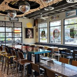Raising Cane's Chicken Fingers - Interior