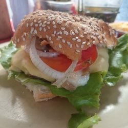 Bronto Burgers - Krusty Burguer con Champiñones y queso Mozarella