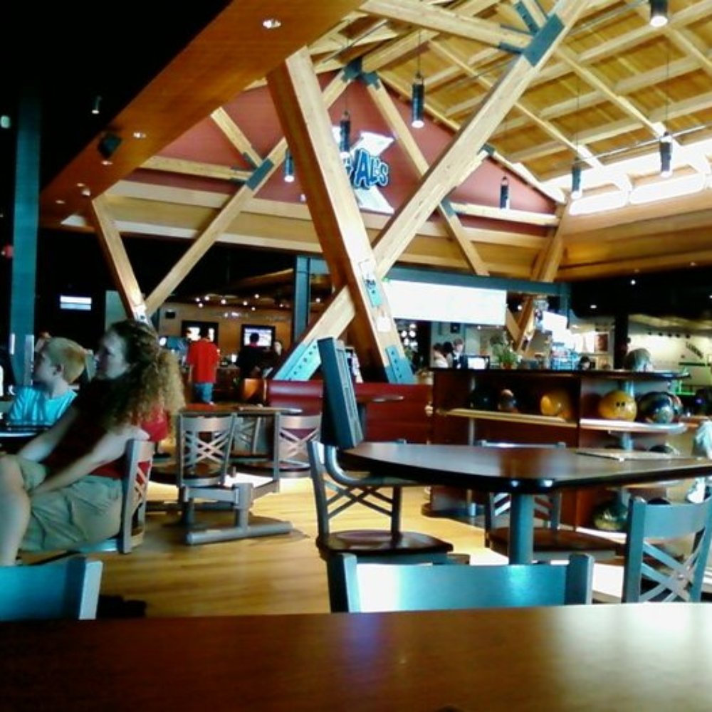 Big Al's - i was blown away by the design and finishes (sorry i didn't get the exterior) - Sports Bars Near Me - Vancouver, Washington