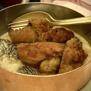 L'Auberge Bressane - Little Veal Sweetbreads Turnover, Girolle (chanterelles) Mushrooms. - French Near Me - Paris, 75