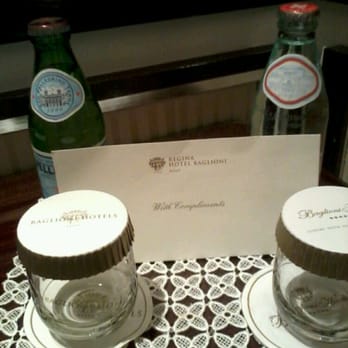 Hotel Regina Baglioni - Complimentary water - Hotels Near Me - Rome, RM