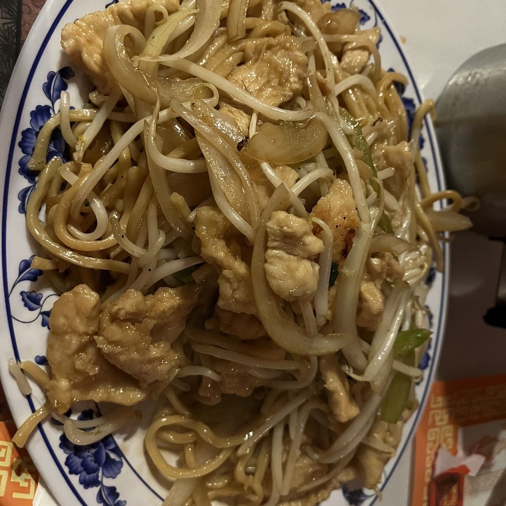 Hop Sing Palace - Chicken chow mein - Chinese Near Me - Folsom, California