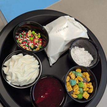 Universal Studios Hollywood - Funnel cake toppings - Amusement Parks Near Me - Universal City, California Universal Studios Hollywood - Funnel cake toppings - Amusement Parks Near Me - Universal City, California