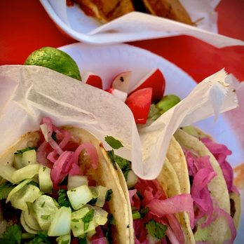 Comiendo Con Memo - two tacos on a plate - Food Trucks Near Me - Laveen, Arizona Comiendo Con Memo - two tacos on a plate - Food Trucks Near Me - Laveen, Arizona