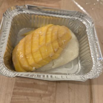 Thai Ros Thip - Mango with sweet sticky rice - Thai Near Me - Brooklyn, New York Thai Ros Thip - Mango with sweet sticky rice - Thai Near Me - Brooklyn, New York