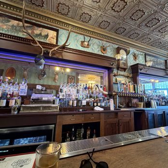 Folsom Hotel - Saloon Bar - Bars Near Me - Folsom, California