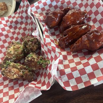 Surefire pizza - Garlic Parmesan and bbq wings - Pizza Near Me - Modesto, California Surefire pizza - Garlic Parmesan and bbq wings - Pizza Near Me - Modesto, California