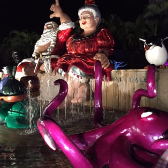 Honolulu City Lights - Santa needs to clip those toenails! - Festivals Near Me - Honolulu, Hawaii Honolulu City Lights - Santa needs to clip those toenails! - Festivals Near Me - Honolulu, Hawaii