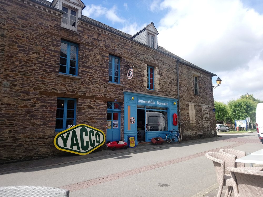 Automotive AUTOMOBILIA BROCANTE 31 rue de la Poste, Lohéac, Illeet