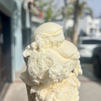 Polar Bear Ice Cream - Honey Lavender (wish it had some purple) and Coconut Pineapple - Ice Cream & Frozen Yogurt Near Me - Capitola, California
