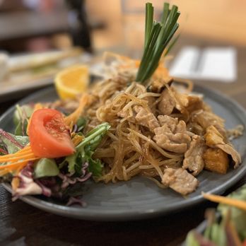 Vanida Thai Kitchen - Pad Thai with pork - beautifully presented and it tastes as good as it looks! - Thai Near Me - San Francisco, California Vanida Thai Kitchen - Pad Thai with pork - beautifully presented and it tastes as good as it looks! - Thai Near Me - San Francisco, California