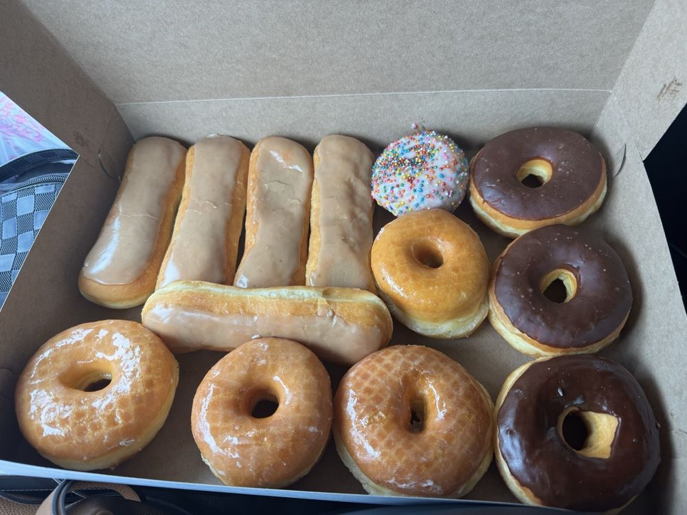 Wendi's Donuts Logo