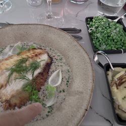 Bølgen & Moi - Pan fried turbot in 2 kinds of roe