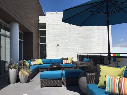 Crate & Barrel by null