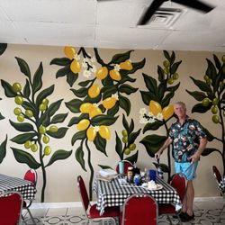 Due Fratelli's Pizzeria and Restaurant - The hand painted walls are beautiful!!