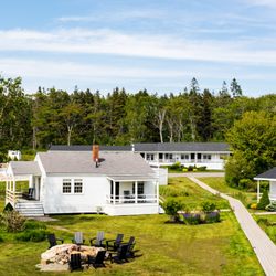 Bluebird Ocean Point Inn