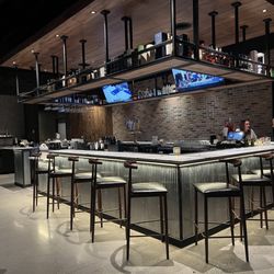 Freshido Bar & Kitchen - Bar area